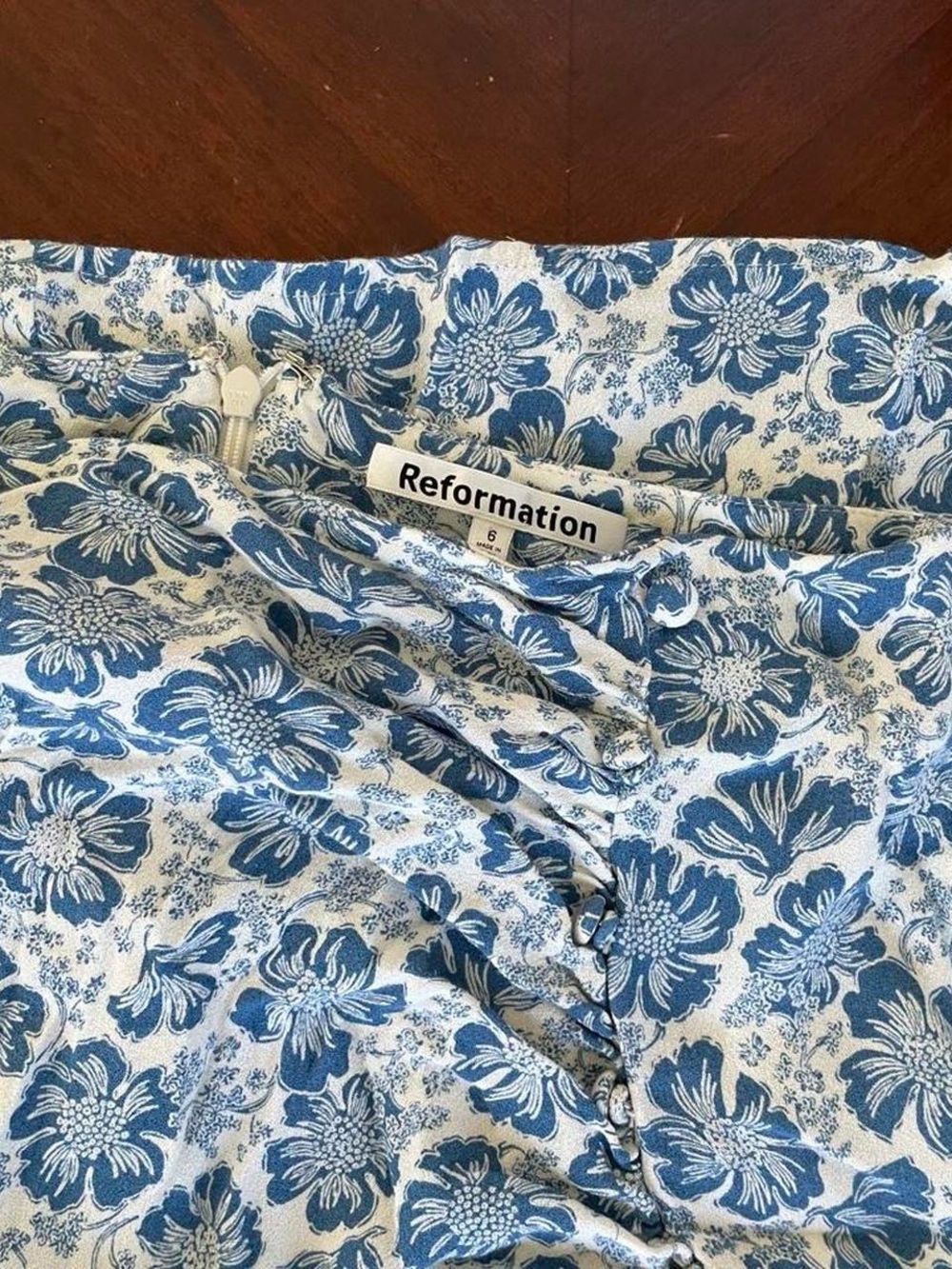 REFORMATION BLUE FLORAL RUCHED MIDI SKIRT - Picture 5 of 7